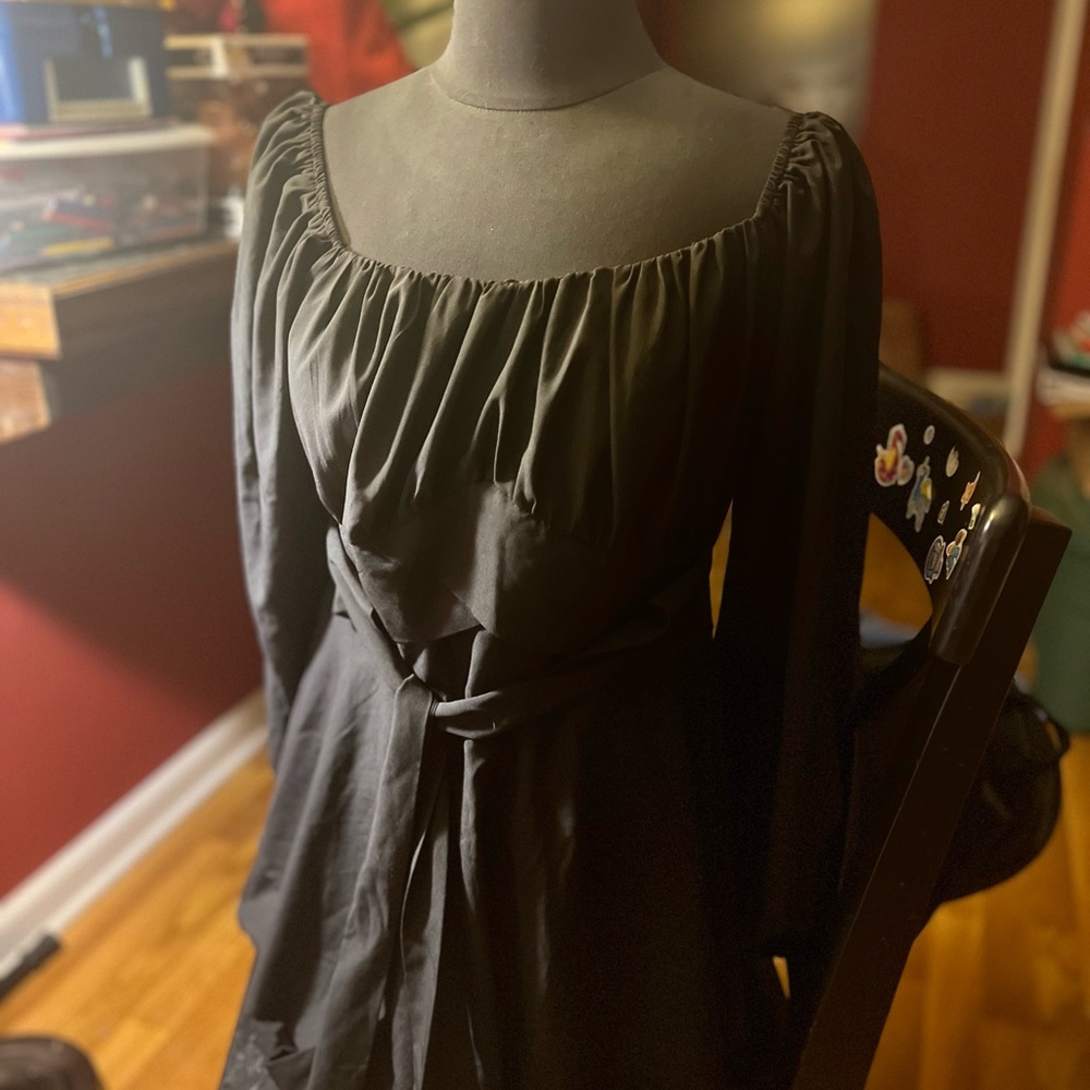 Elegant Black Long-Sleeve Dress